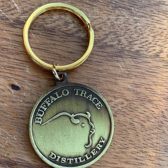 Buffalo trace distillery vintage and rare keychain - Picture 2 of 2